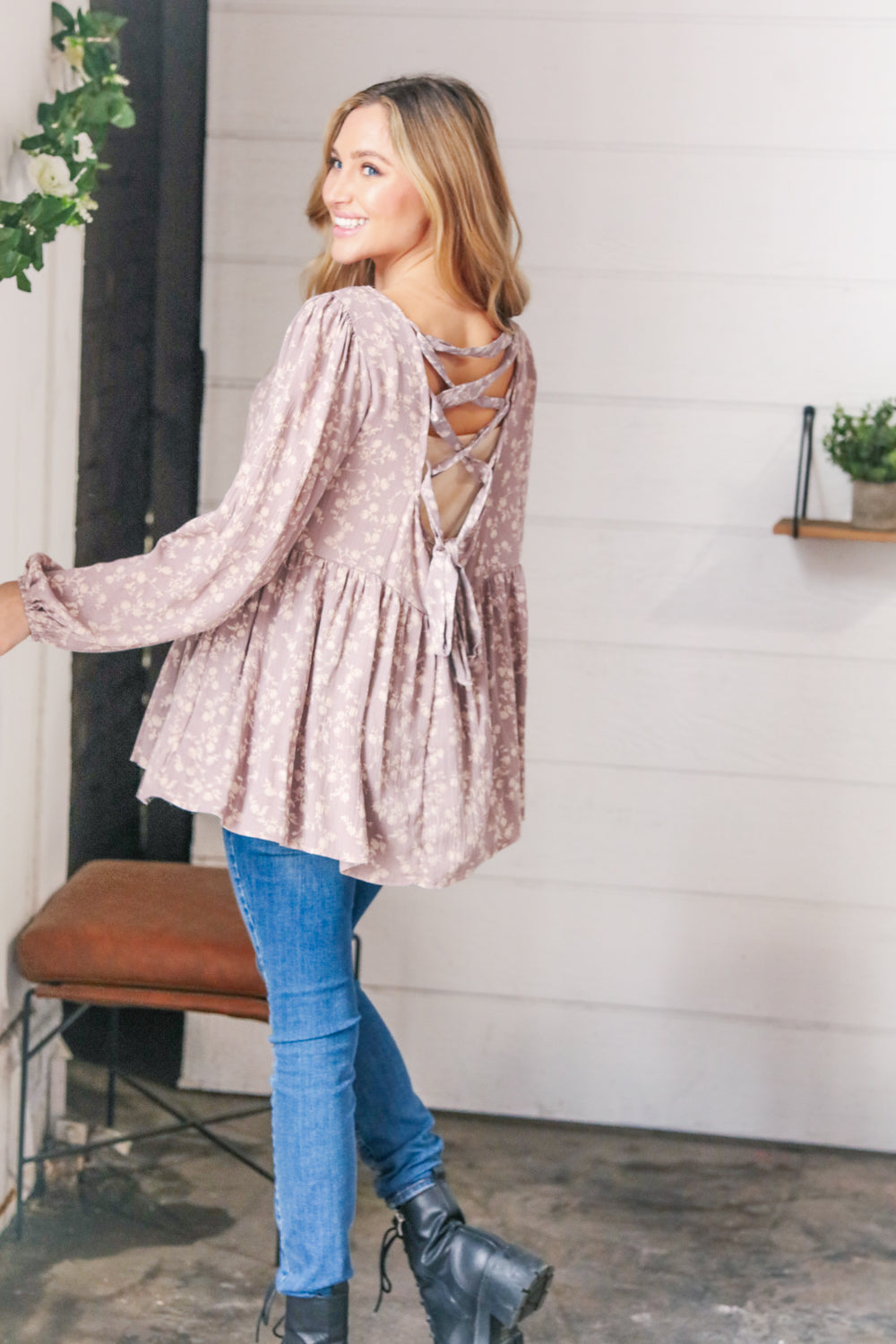 Mauve Crinkle Floral Lace-Up Woven Bubble Sleeve Top